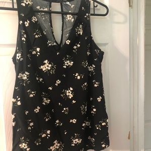 sleeveless black loose shirt